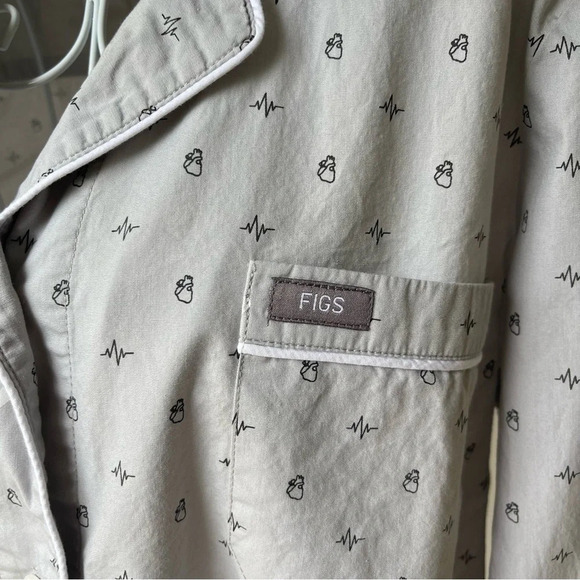 Figs Heart Gray Lounge Top novelty print long sleeve button up Size M - Picture 4 of 8